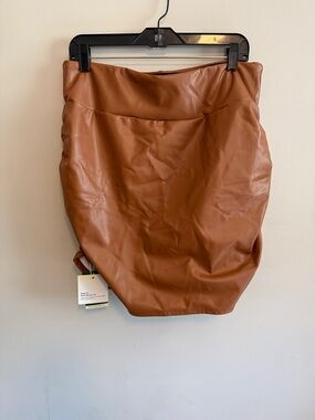 NWT - Halara high wasted tummy control ruched curved hem 2 in 1 PU mini skirt